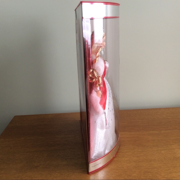 Holiday Celebration Barbie 2001 Special Edition - Picture 8 of 11